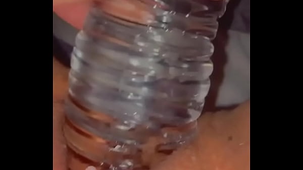 Brooke takes great waterbottle in her pussy  