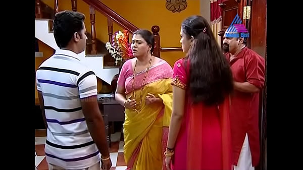 Chitra Shenoy Mallu Cini Serial Actress  