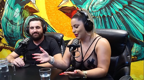 Miss Bumbum Caminhoneira que curte Troca de Casal, vai pra programa ficar sem roupa com o marido