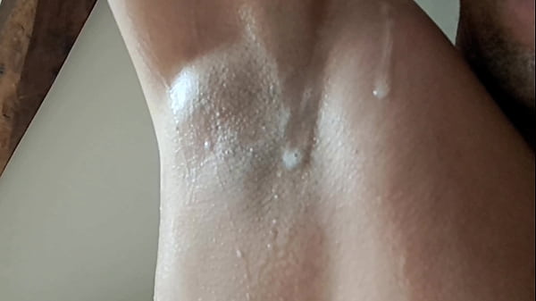 Fetish aisselle t&eacute;ton masturbation  