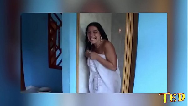 Esfreguei porra no rosto dela