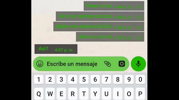 Hacemos video llamada y me deja ver su vagina