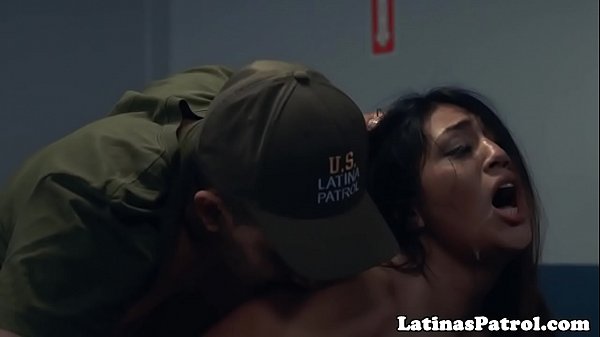 Curvy latina drilled by US border patrol