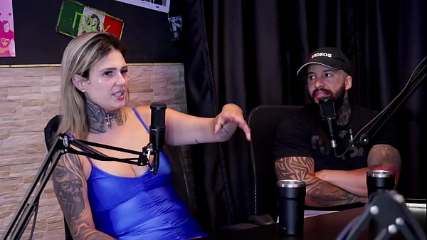 Est&atilde;o a anos casados, daria a bunda por R$ 500,00 e levou uma menina pra casa pra fazer sexo a tr&ecirc;s, mas... - Casal DNA (WATCH ON: SHEER/RED)