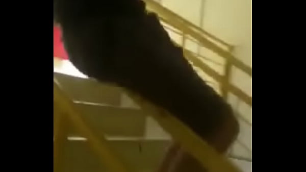 Magr&atilde;o autista deslizando no grosso