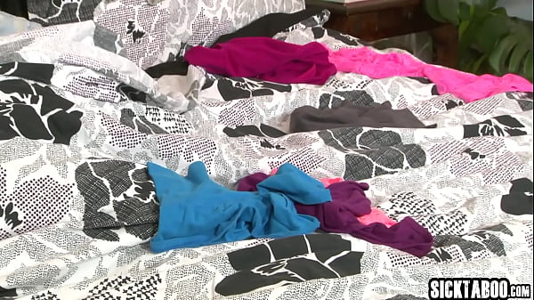 Sexy teen Mia Gold swallowed huge cock before she experienced hardcore sex