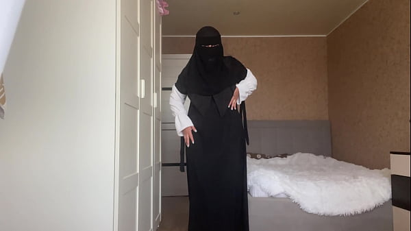 Moroccan Arab stepmom gets a throbbing orgasm