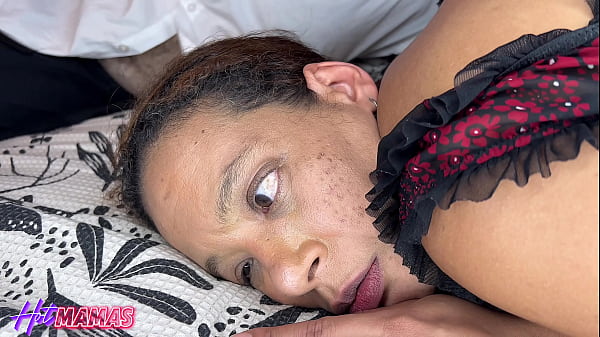 MILF casada trepando com homem pauzudo que o marido dela achou no Tinder