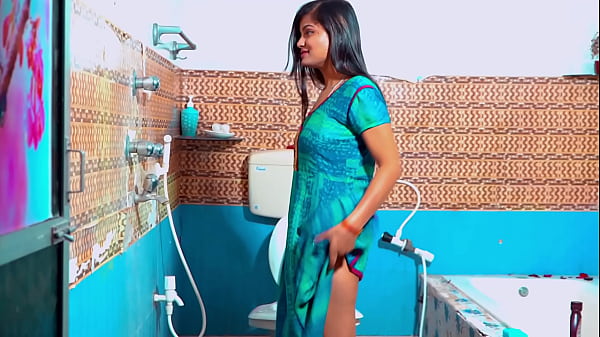 Indian hot bhabhi caught fully nude in the bathroom