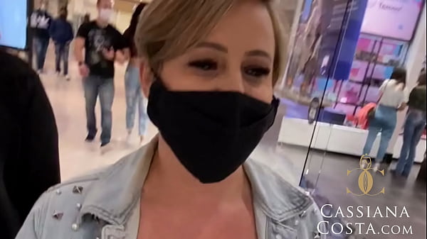 Sai com um colega do marido