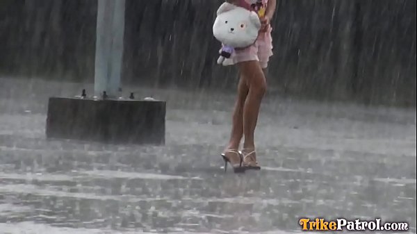 Thick filipina sucks on foreign pole