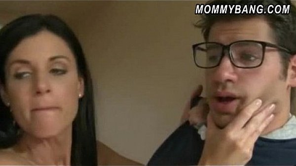 Sexy stepmom India Summer and teenie Melanie Raine threeway