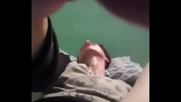 Puta madura argentina se mete un perfume por la concha