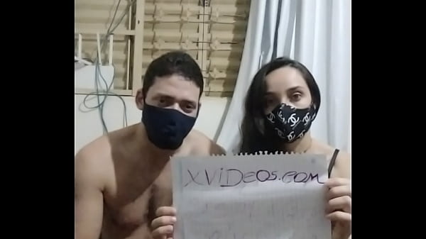 Casal amador se apresentando para o mundo 