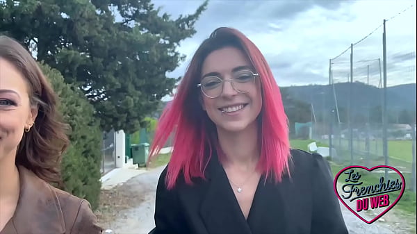 Jade et Leila se font tourner deux lascars bien mont&eacute;s