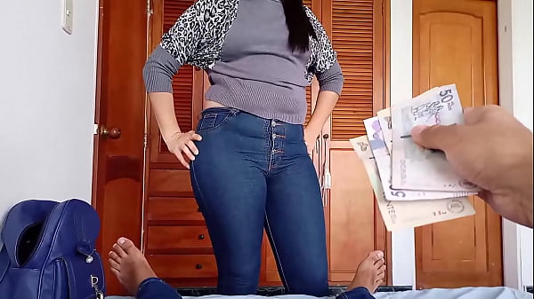 I offer her money to fuck her before she goes out with her friends, she sucks my dick very well and I give her everything I have, they almost discover us