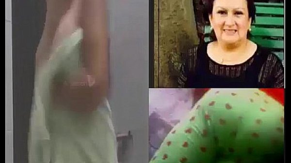 Espiando a mi t&iacute;a duch&aacute;ndose  spying my step aunt taking a shower