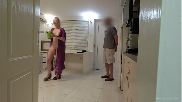 The beauty sucked the courier because he gave her a gift