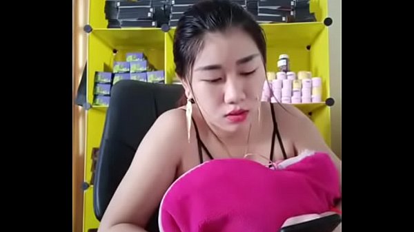 ស្រីតាឡាយលក់ឡេបញ្ចេញដោះ