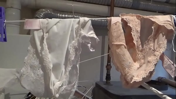 Espiando cuarto de servicio 