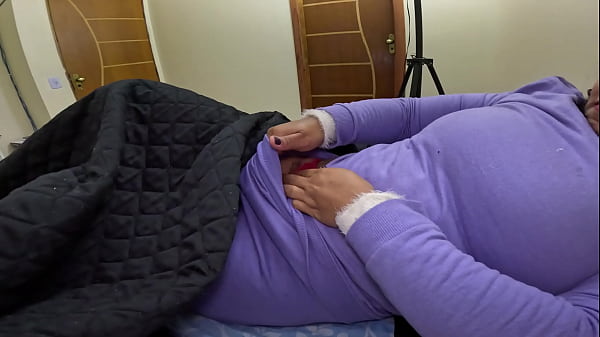 Nem menstruada ela me deixa quieto e vem se lambuzar de porra