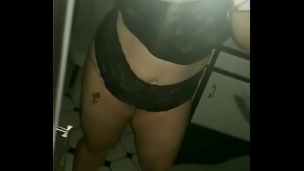 After shower striptease curvy girl  