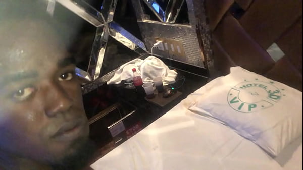 Esa gordita dominicana le encanta el oral