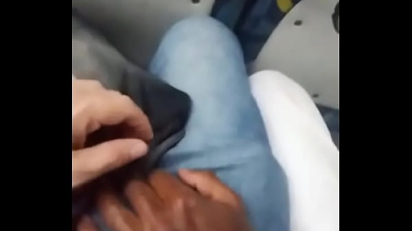 M&atilde;o amiga no &ocirc;nibus.