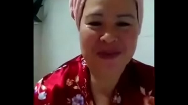 Hot Filipina step Mommy Showers For Pleasure