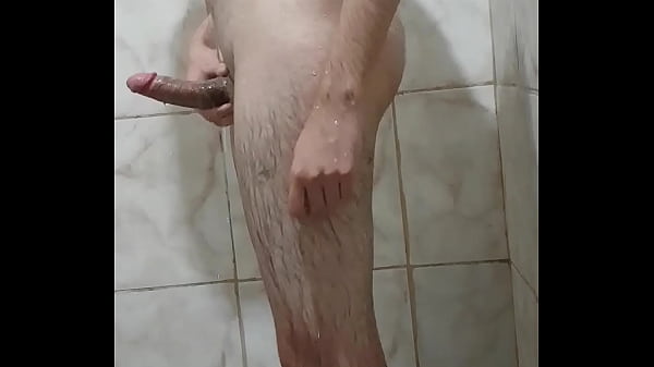 Handjob in the bath  
