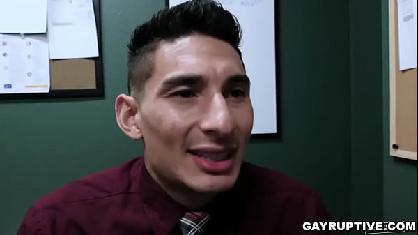 Co workers were lovers that gets so horny and fucks inside the bathroom  