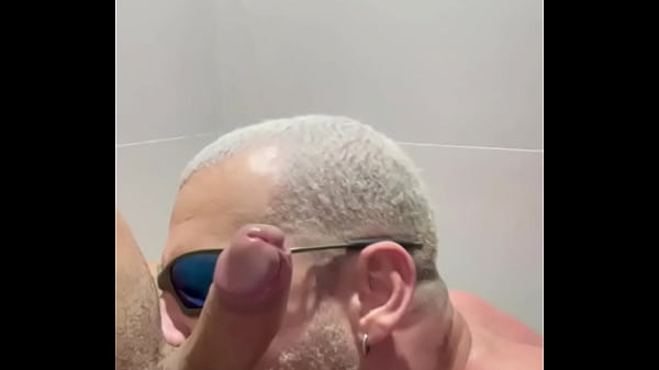 Mlk disse que sua mina n&atilde;o sabia mamar! Mostrei pra ele como se engole um pauz&atilde;o! 