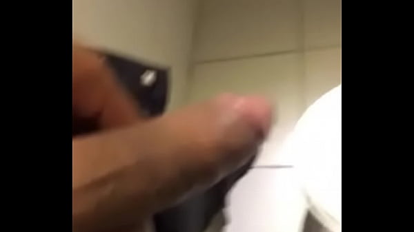 Piroc&atilde;o com piercing neg&atilde;o