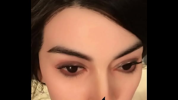 AUTOMATIC WOMAN Full, shapely lips almost entered the perception of attractiveness  