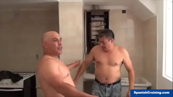 Obreros de la construcci&oacute;n calientes