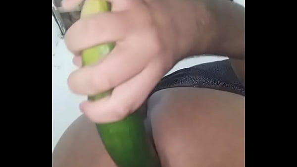 Pepino no rab&atilde;o