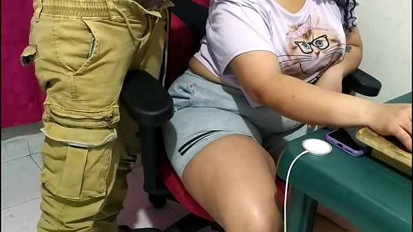 VIDEO REAL CASERO! NO ACTUADO - MI VECINA ME PIDE PRESTADA LA COMPUTADORA