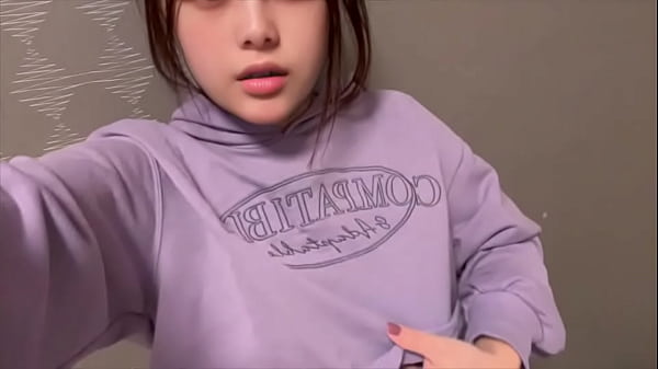 【自撮りオナニー】今日おか◯さんいないから部屋で気軽におなにーできて嬉しかったです...