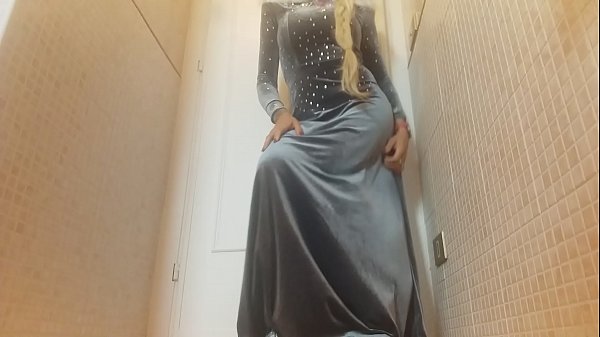 Queen Elsa is not FROZEN at all