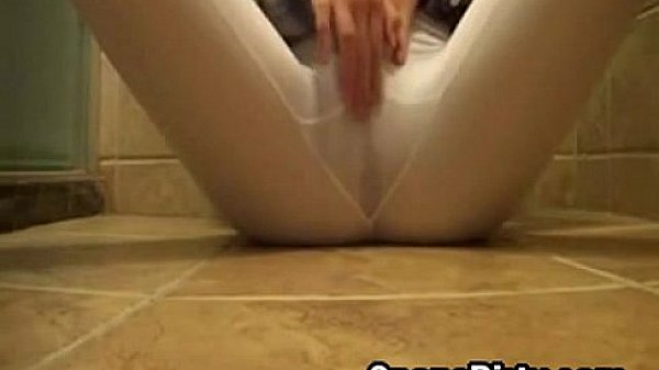 teen from SnapsDirty squirt in tight leggings