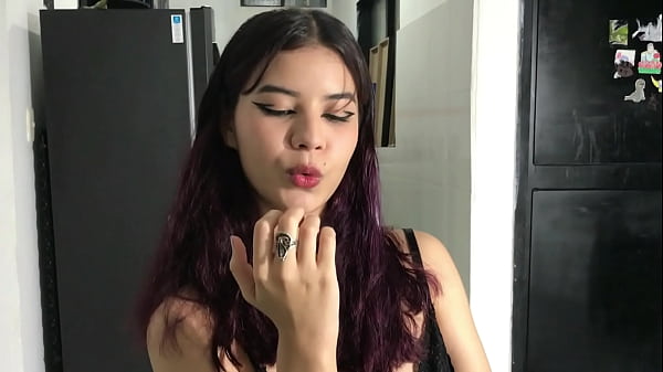 &iexcl;Sorprend&iacute; a mi hermanastra con mi polla!