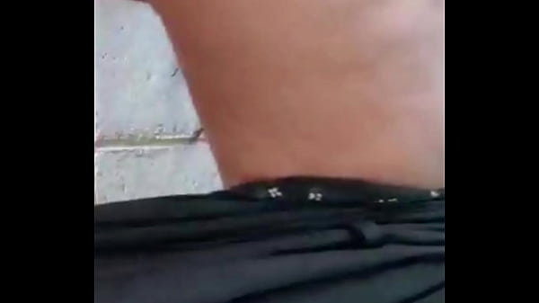 no me aguantaba las ganas de ir al ba&ntilde;o y mi vecino me espi&oacute;