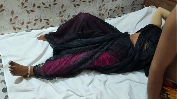 भारतीय पती पत्नी का साड़ी मे चुदाई 