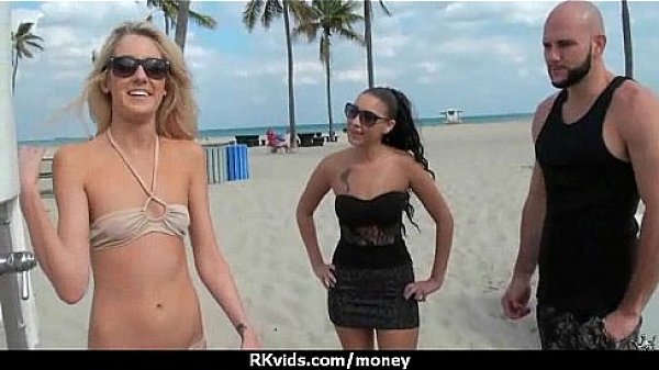 Amateur lets the pussy talk 21