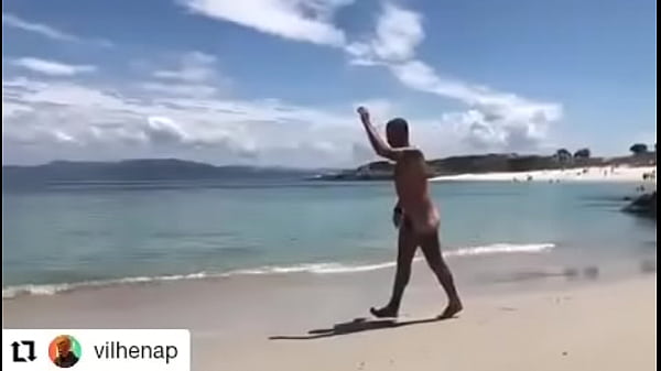 Paulinho Vilhena completamente nu 