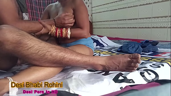 सोती हुई छोटी बहन की चुदाई की भाई ने घर में कोई नहीं था XXX Fuck