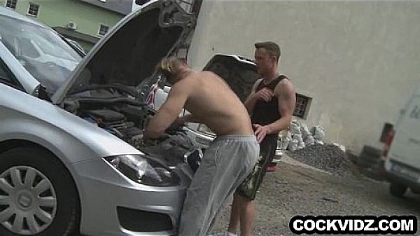 Mechanic and client fuck outdoors