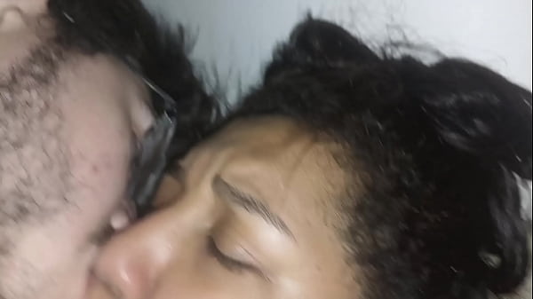 Mi esposa quiere que le compre unas cosas para su pelo y acepto porque me chupara las bolas y la polla adoro a esta morena tetona v&iacute;deo porno full HD amateur - Alejandro Camacho Keilimar Gomez  