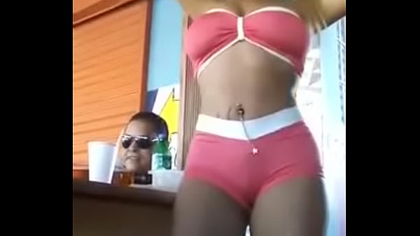 esta perrona mueve muy bien ese culo bailando dembow