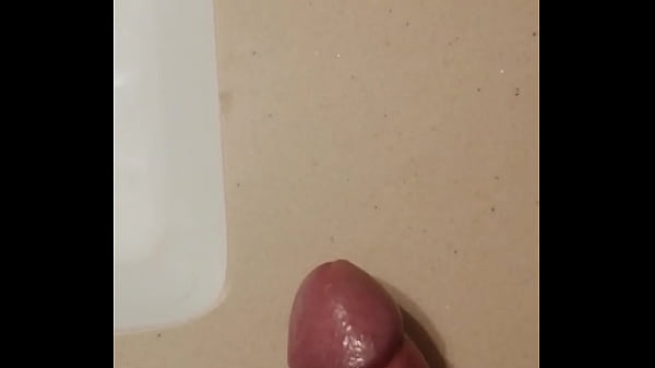 Punheta cada de banho